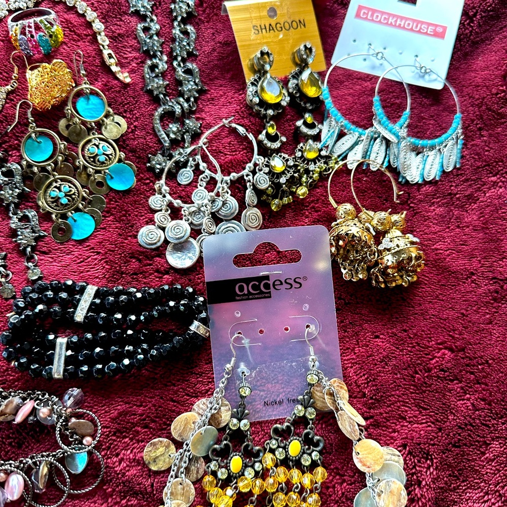 Bundle of jewelry